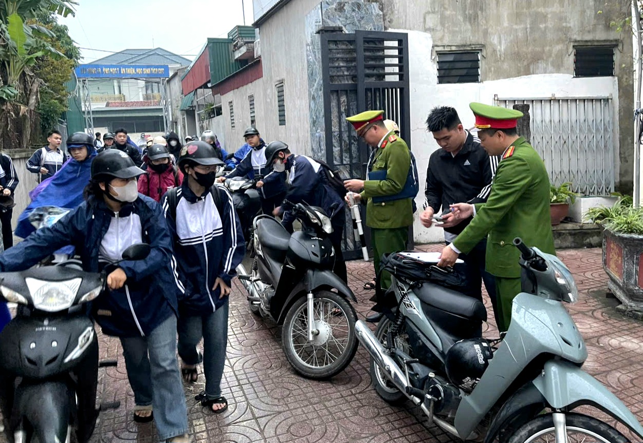 Công an xã Mao Điền tăng cường tuyên truyền, giữ vững ANTT dịp Tết và các sự kiện chính trị trọng đại